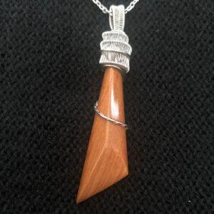 Náhrdelník z třešňového dřeva
