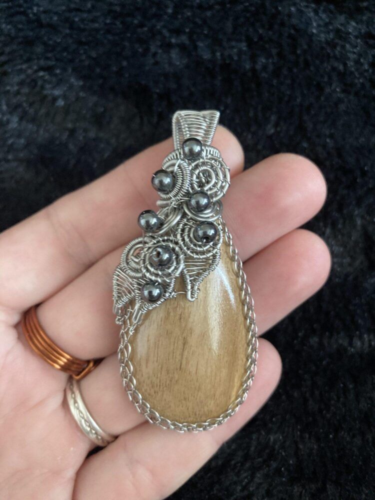 Náhrdelník z ořechového dřeva - Obrázek 5